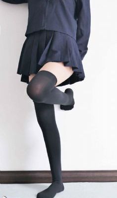 日本老师撩裙子打屁股的视频_十万网红美女美酱