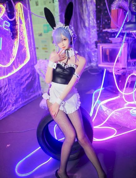 欧美操日本美女_BD英语完整版观看